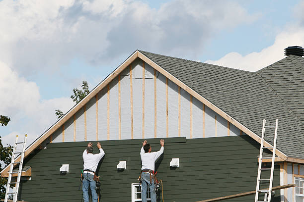Professional Siding Installation technician working in Lakewood, SC